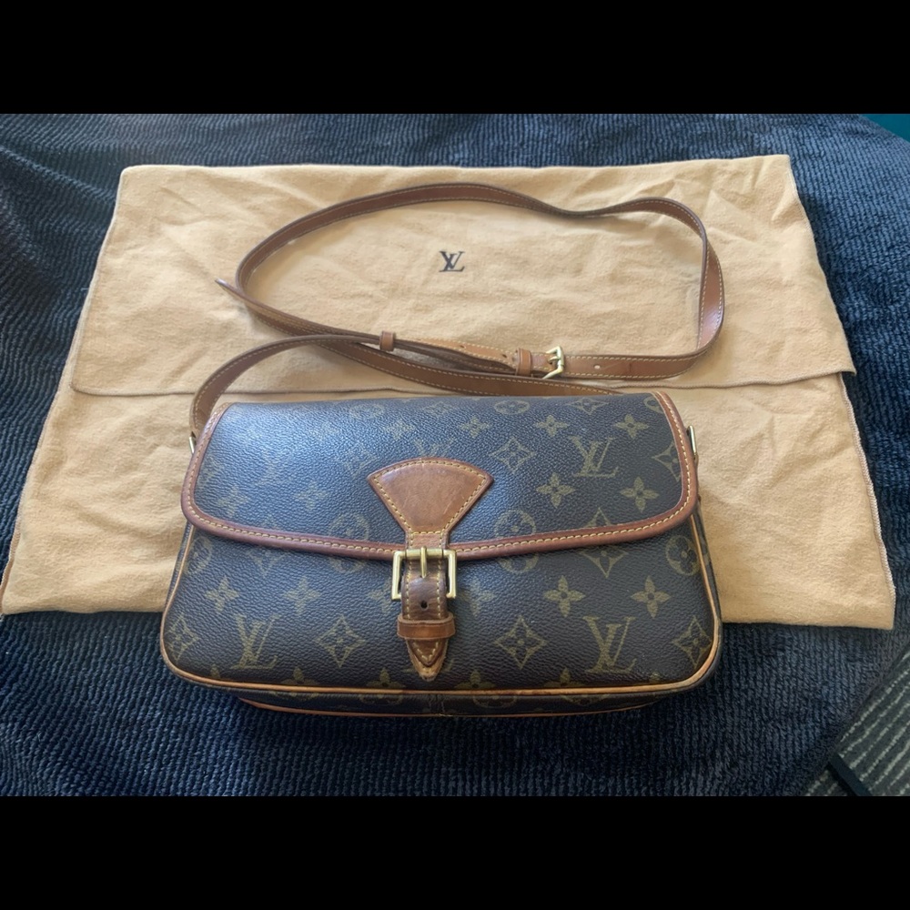 Authentic Louis  Vuitton sologne  crossbody bag!